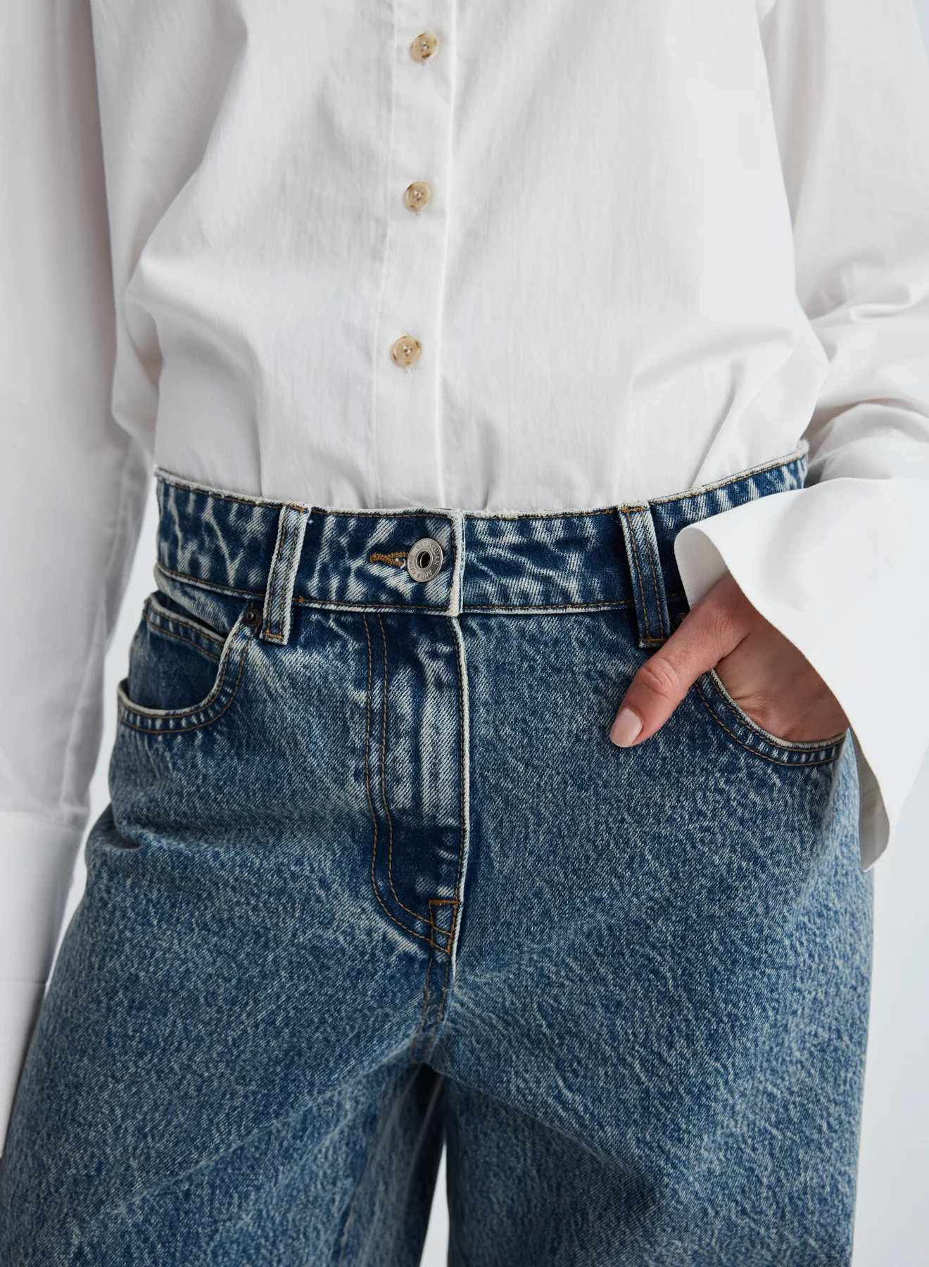 CARLO JEANS (LIGHT WASH DENIM) - Image 7
